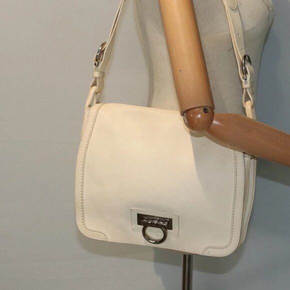 Salvatore Ferragamo Handbags - Salvatore Ferragamo Gancini Shoulder Bag Leather White Silver Auth